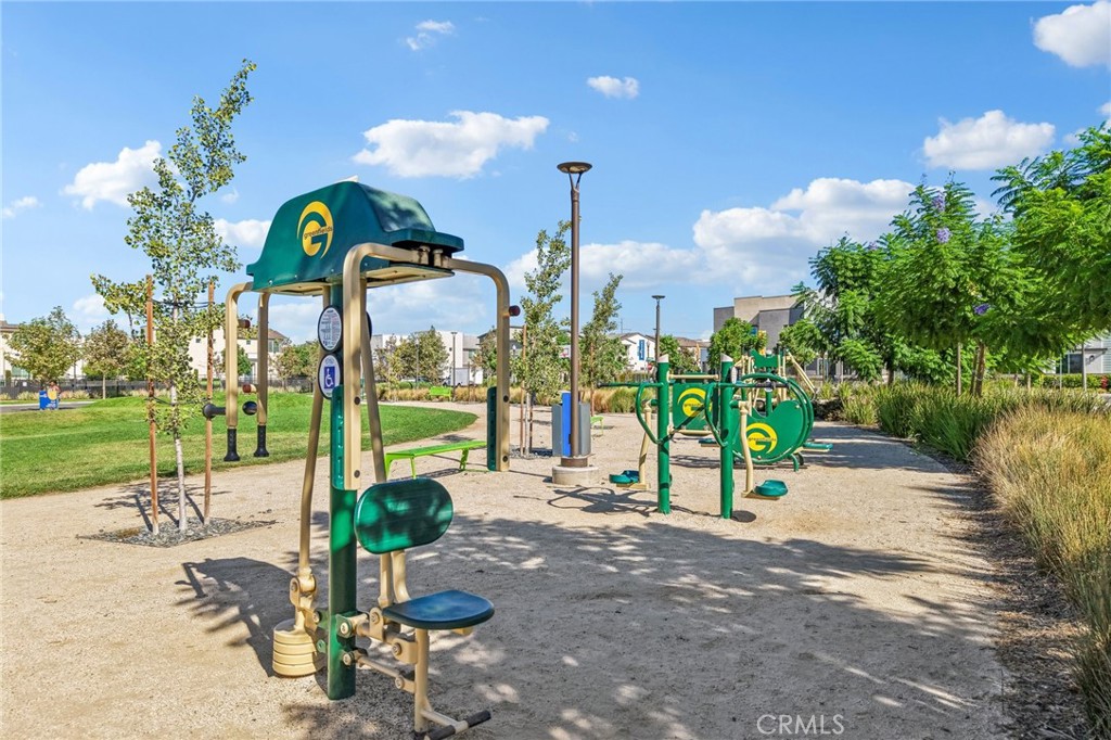 https://media.crmls.org/medias/57a7edb3-cf07-4f7b-8e2f-02833d6cf2ed.jpg?preset=X-Large