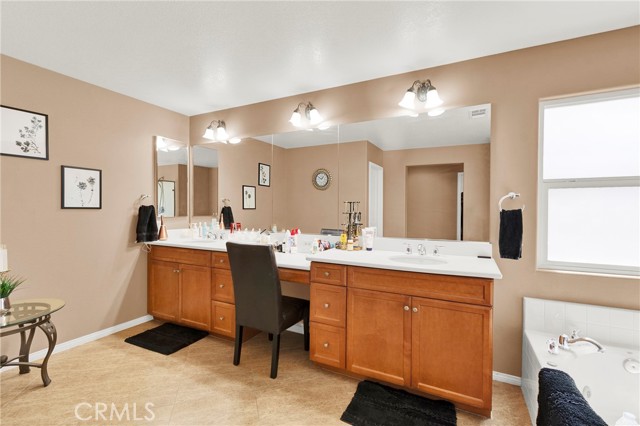 Detail Gallery Image 11 of 35 For 36065 Mustang Spirit Ln, Wildomar,  CA 92595 - 4 Beds | 3 Baths