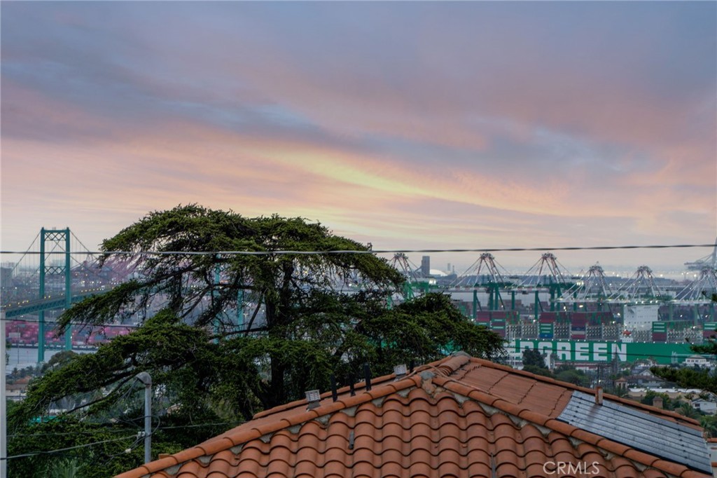 https://media.crmls.org/medias/57a948fe-428d-4bfa-b712-ad1977eaad4f.jpg?preset=X-Large