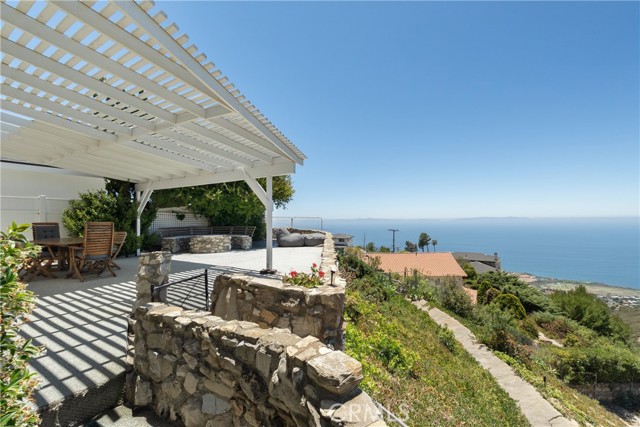 3666 Greve Drive, Rancho Palos Verdes CA: https://media.crmls.org/medias/57a9cf04-fe7b-4906-b4d1-f16bcb4b5ba3.jpg