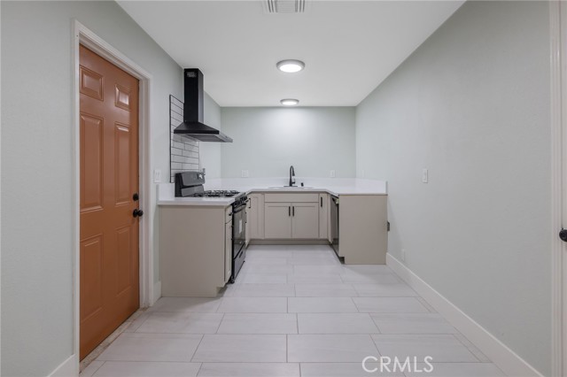 Detail Gallery Image 9 of 27 For 2452 S Holloway Ave, Fresno,  CA 93725 - 3 Beds | 1 Baths