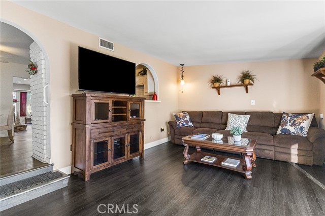 Detail Gallery Image 15 of 34 For 1817 N Hollywood, Burbank,  CA 91505 - 2 Beds | 1 Baths