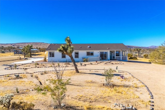 Detail Gallery Image 2 of 67 For 3820 Lucerne Vista Ave, Yucca Valley,  CA 92284 - 3 Beds | 3 Baths