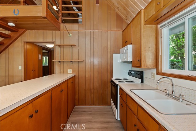 Detail Gallery Image 10 of 49 For 24141 Zell Ct, Crestline,  CA 92325 - 3 Beds | 2 Baths