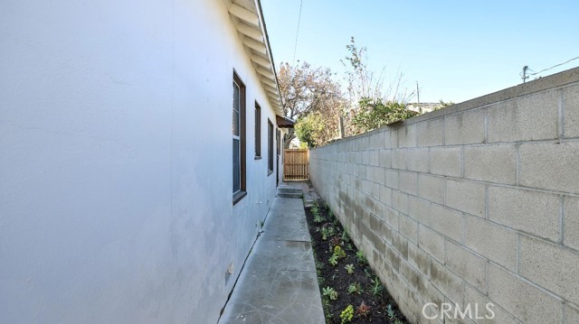 515 S Van Ness Avenue, Santa Ana CA: https://media.crmls.org/medias/57acca7f-be34-4ff6-865d-810fc297b783.jpg