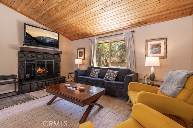 Detail Gallery Image 2 of 20 For 196 Sunset Ln, Sugarloaf,  CA 92386 - 2 Beds | 1 Baths