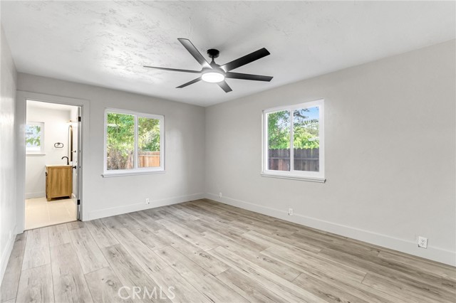 Detail Gallery Image 25 of 41 For 2824 E Brown Ave, Fresno,  CA 93703 - 3 Beds | 2 Baths