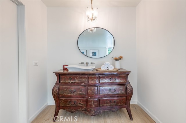 Detail Gallery Image 18 of 28 For 16990 Escalon Dr, Encino,  CA 91436 - 3 Beds | 2/1 Baths