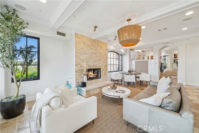 312 Carnation Avenue, Corona del Mar CA: https://media.crmls.org/medias/57af5129-27d4-4cba-815f-d4836679277b.jpg