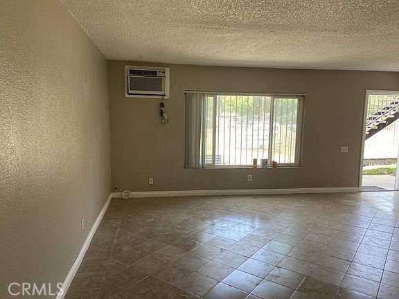 264 W Jackson Street, Rialto CA: https://media.crmls.org/medias/57af9f5a-e928-4bf3-ba02-d554aa5bf9ef.jpg