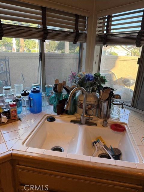 Detail Gallery Image 3 of 9 For 2714 S Montego # E, Ontario,  CA 91761 - 2 Beds | 2 Baths