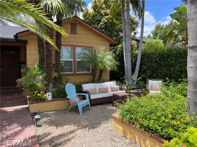 Detail Gallery Image 1 of 14 For 392 N Batavia St, Orange,  CA 92868 - 5 Beds | 3 Baths