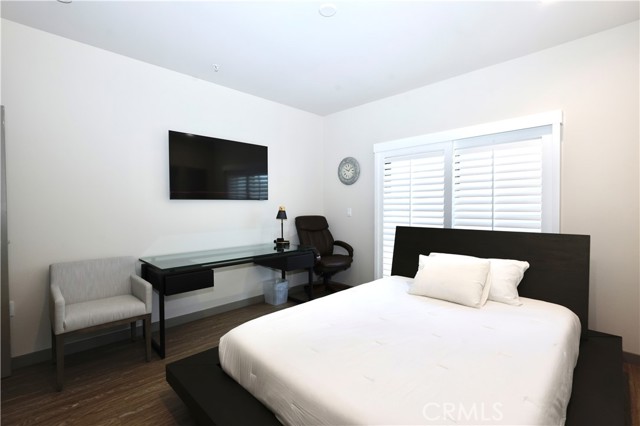 Detail Gallery Image 15 of 20 For 18703 Redwing St, Tarzana,  CA 91356 - 3 Beds | 2/1 Baths