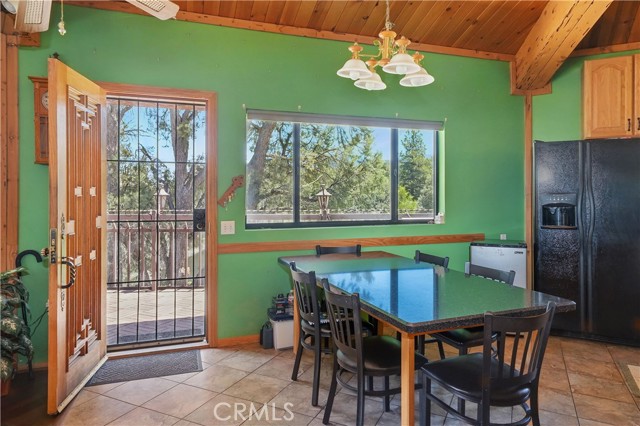 Detail Gallery Image 9 of 57 For 1132 Hut Ct, Frazier Park,  CA 93225 - 3 Beds | 3 Baths