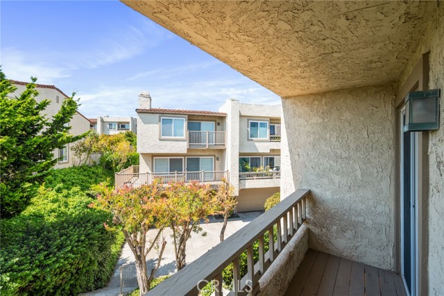 54 Hilltop Circle, Rancho Palos Verdes CA: https://media.crmls.org/medias/57b21c59-a4e9-40c5-844e-fef2e4620448.jpg