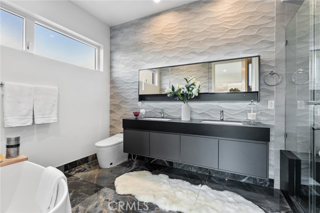 Detail Gallery Image 30 of 70 For 3932 S Minerva Ave, Los Angeles,  CA 90066 - 6 Beds | 6/1 Baths