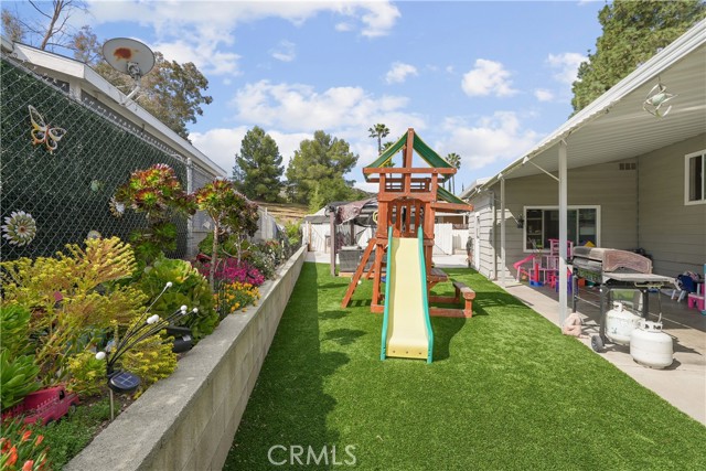 23011 Big Tee Drive, Canyon Lake CA: https://media.crmls.org/medias/57b310b2-959c-4c73-9faa-b175bdd77fd0.jpg