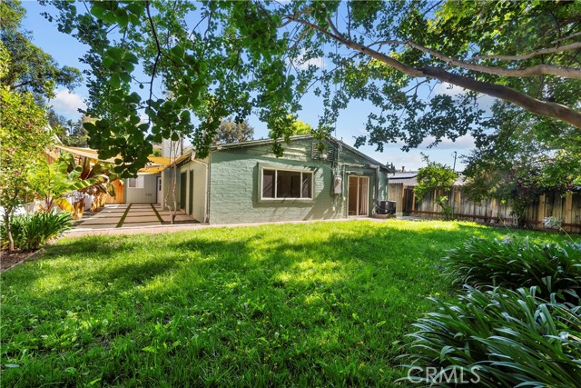 22232 Buena Ventura St, Woodland Hills CA: https://media.crmls.org/medias/57b328a1-37da-4984-9283-72879b1ddab7.jpg