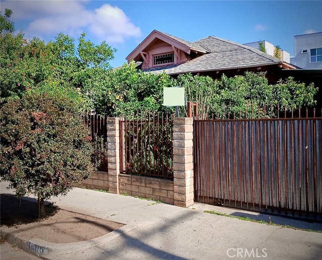 Detail Gallery Image 4 of 4 For 1605 W 35th St, Los Angeles,  CA 90018 - 2 Beds | 1 Baths