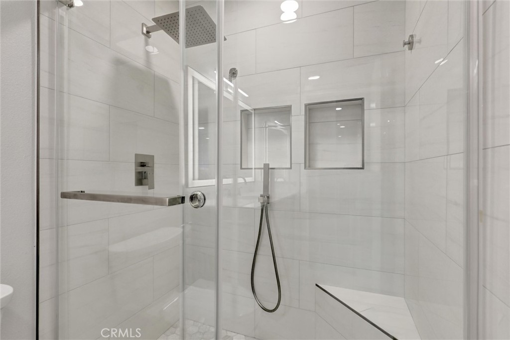 https://media.crmls.org/medias/57b4239b-4c13-44f3-92a1-9c264a4605bf.jpg?preset=X-Large