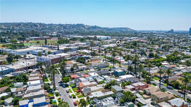 2949 S Harcourt Avenue, Los Angeles CA: https://media.crmls.org/medias/57b5e41b-0e1f-41f2-8d12-5c66f40403f7.jpg