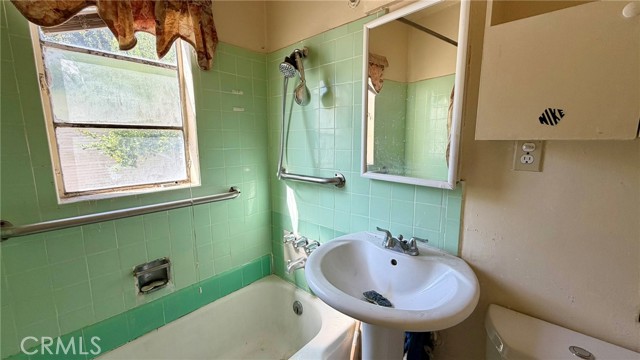 Detail Gallery Image 17 of 24 For 843 Laveta Ter, Echo Park,  CA 90026 - 4 Beds | 2 Baths