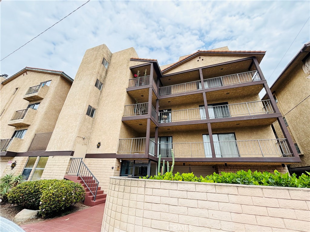 303 E 9th #304
