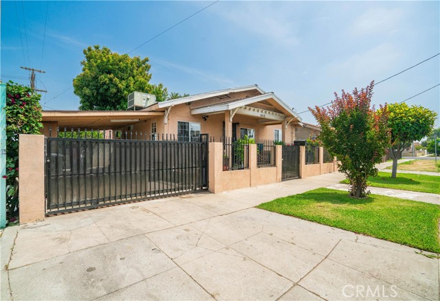 1613 West 56th Street, Los Angeles CA: https://media.crmls.org/medias/57b78876-546a-4def-9e67-0e10899c6dd3.jpg