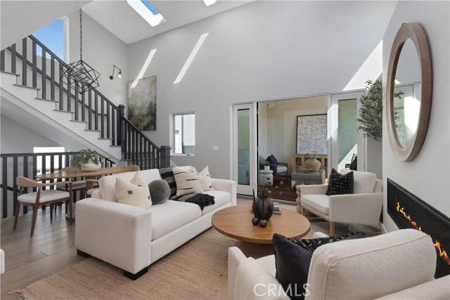 603 1/2 Marguerite Avenue, Corona del Mar CA: https://media.crmls.org/medias/57b78c74-f506-4ba1-ab3f-82e71c49c1fe.jpg
