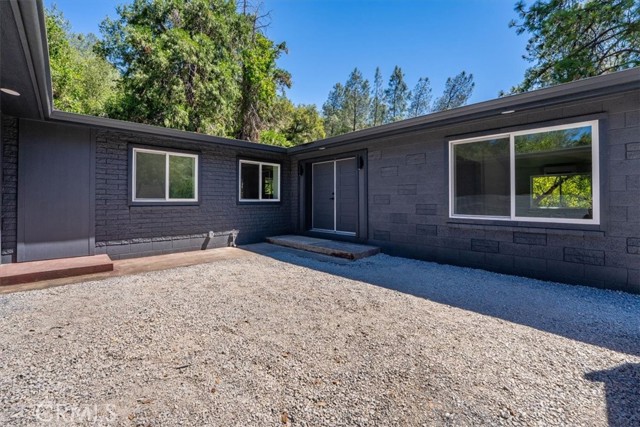 Detail Gallery Image 5 of 58 For 14153 Lake Bld, Shasta Lake,  CA 96019 - 5 Beds | 2 Baths