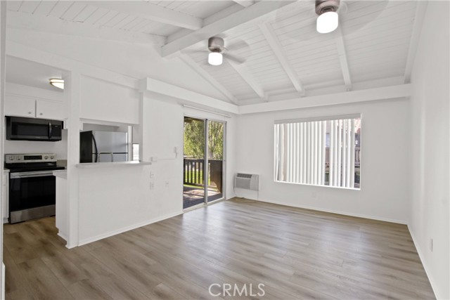 Detail Gallery Image 3 of 11 For 1345 Cabrillo Park Dr #J08,  Santa Ana,  CA 92701 - 1 Beds | 1 Baths