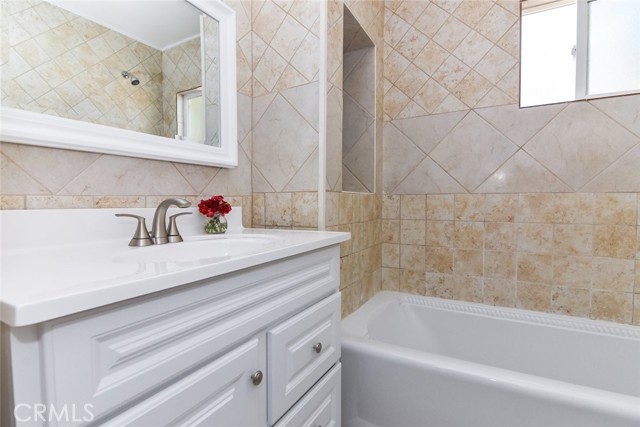 Detail Gallery Image 17 of 22 For 6906 Mclennan Ave, Lake Balboa,  CA 91406 - 3 Beds | 3 Baths