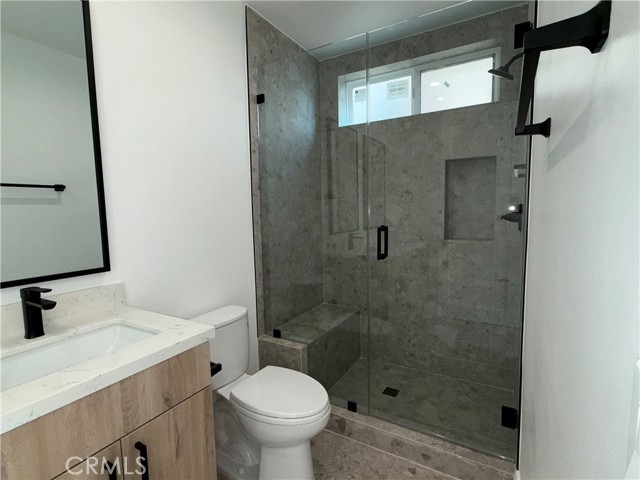 5044 Laurel Canyon Boulevard, Valley Village CA: https://media.crmls.org/medias/57bb0736-5c58-4f62-8e44-2f65354fdc21.jpg