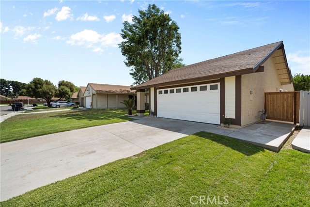 815 Pepperwood Street, Colton CA: https://media.crmls.org/medias/57bc4f86-e027-469f-b06e-7404efe00657.jpg