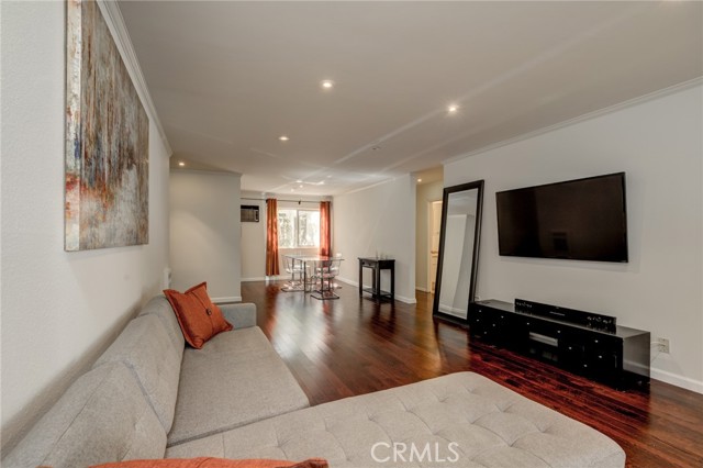 Detail Gallery Image 12 of 44 For 8400 De Longpre Ave #205,  West Hollywood,  CA 90069 - 2 Beds | 2 Baths