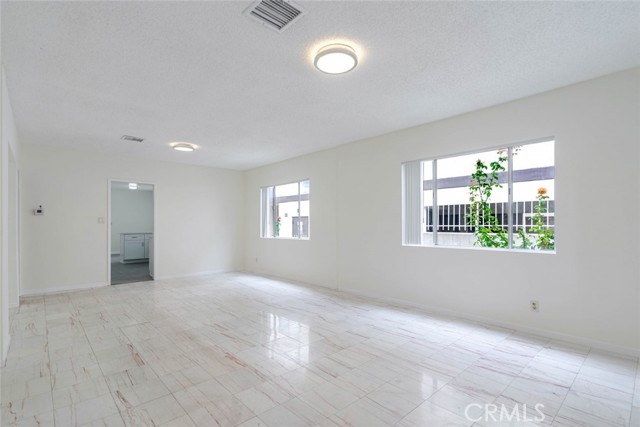 Detail Gallery Image 6 of 30 For 818 E Windsor Rd, Glendale,  CA 91205 - 3 Beds | 2 Baths