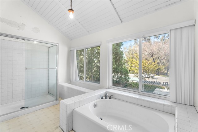 25496 Coral Wood Street, Lake Forest CA: https://media.crmls.org/medias/57bd85bd-731d-4f50-8073-37486b3c50aa.jpg