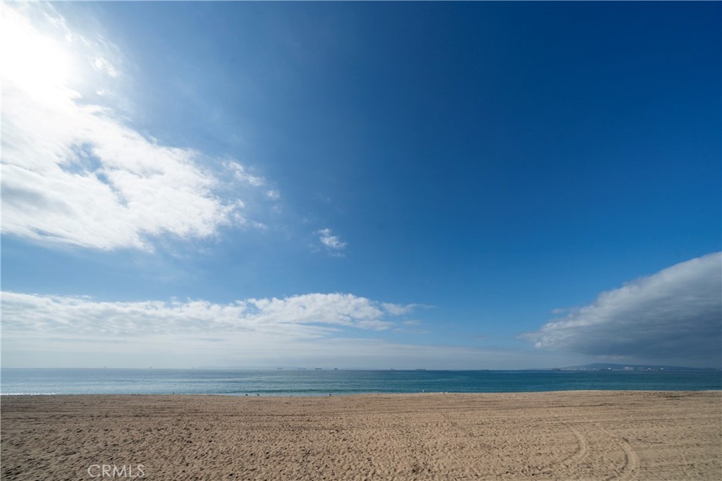 https://media.crmls.org/medias/57bdb468-85c0-443d-881b-52e4c98bca20.jpg?preset=X-Large
