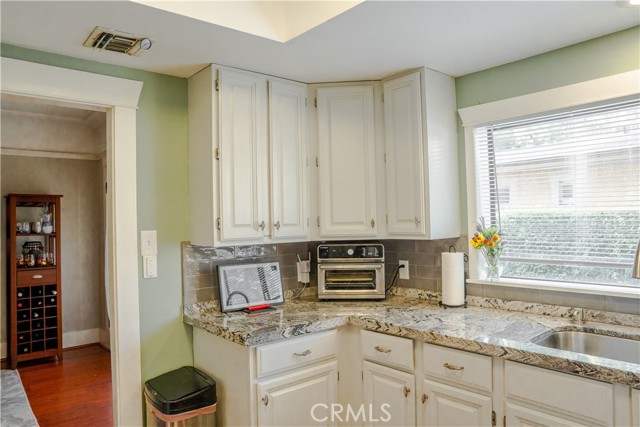 7319 Owensmouth Avenue, Canoga Park CA: https://media.crmls.org/medias/57bedd7a-1ece-4f94-84c5-4e0c056b3de6.jpg