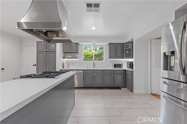 13405 Tiara Street, Valley Glen CA: https://media.crmls.org/medias/57bfceda-a33a-495b-9f19-c9c0ec67f8f5.jpg