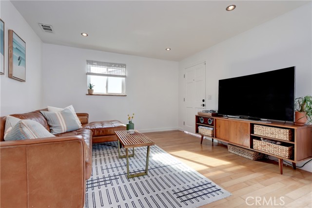 662 Rosecrans Avenue, Manhattan Beach, California 90266, 2 Bedrooms Bedrooms, ,1 BathroomBathrooms,Residential,Sold,Rosecrans,PW21211471