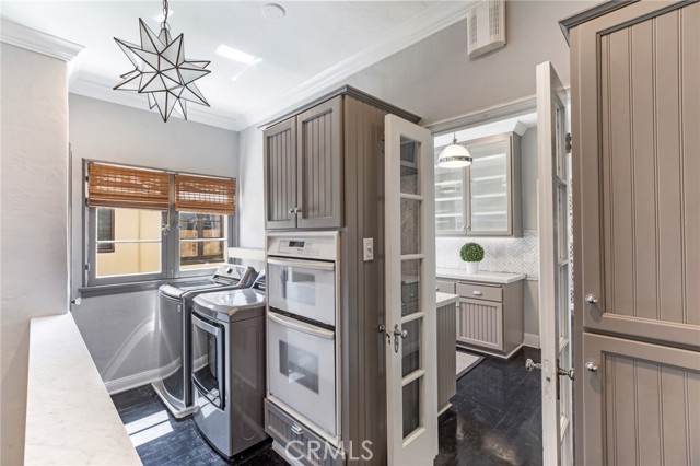 580 S Sweetzer Ave, Los Angeles CA: https://media.crmls.org/medias/57bffecc-5ab0-4147-8c91-68fc928a819d.jpg
