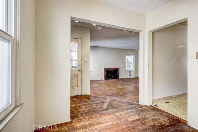 Detail Gallery Image 16 of 35 For 340 Avenue F, Redondo Beach,  CA 90277 - 3 Beds | 2 Baths