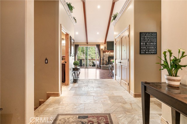 781 Brentwood Drive, Lake Arrowhead CA: https://media.crmls.org/medias/57c1fbf3-73e8-4e1f-a334-e8511f34b6fc.jpg