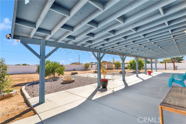 Detail Gallery Image 4 of 26 For 21055 Thunderbird Rd, Apple Valley,  CA 92307 - 3 Beds | 2 Baths