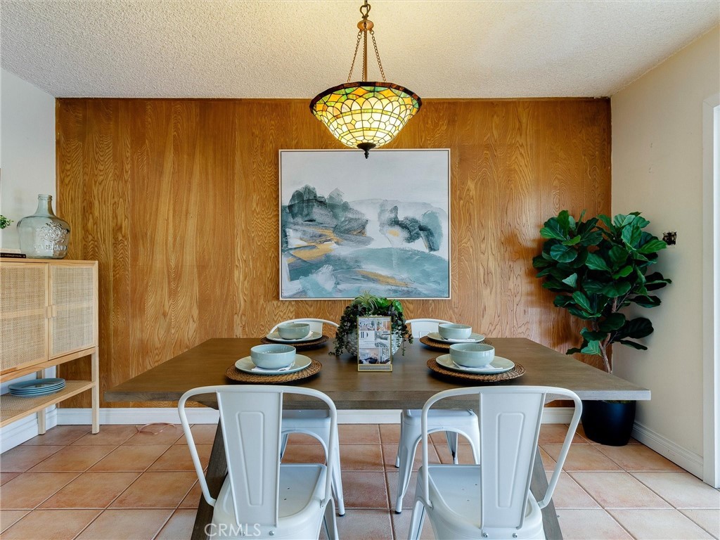 https://media.crmls.org/medias/57c22830-1950-4deb-833c-682064058ee1.jpg?preset=X-Large