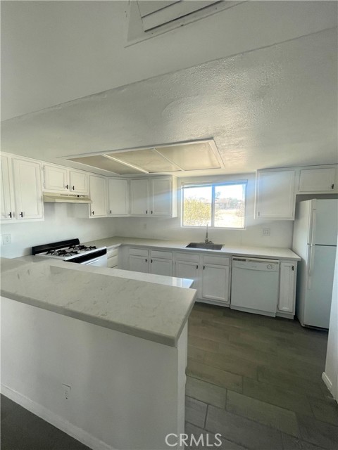 Detail Gallery Image 3 of 8 For 74077 Cactus Dr a,  Twentynine Palms,  CA 92277 - 2 Beds | 2 Baths