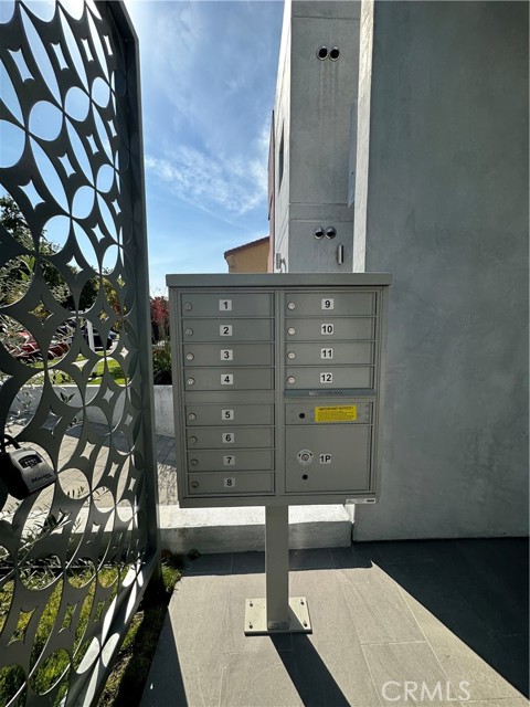 Detail Gallery Image 5 of 15 For 325 Myrtle Street 302b,  Glendale,  CA 91203 - 0 Beds | 1 Baths