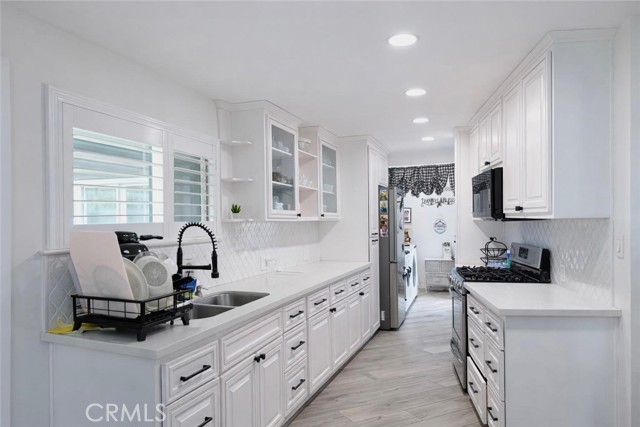 Detail Gallery Image 4 of 26 For 161 W Harcourt St, Long Beach,  CA 90805 - – Beds | – Baths