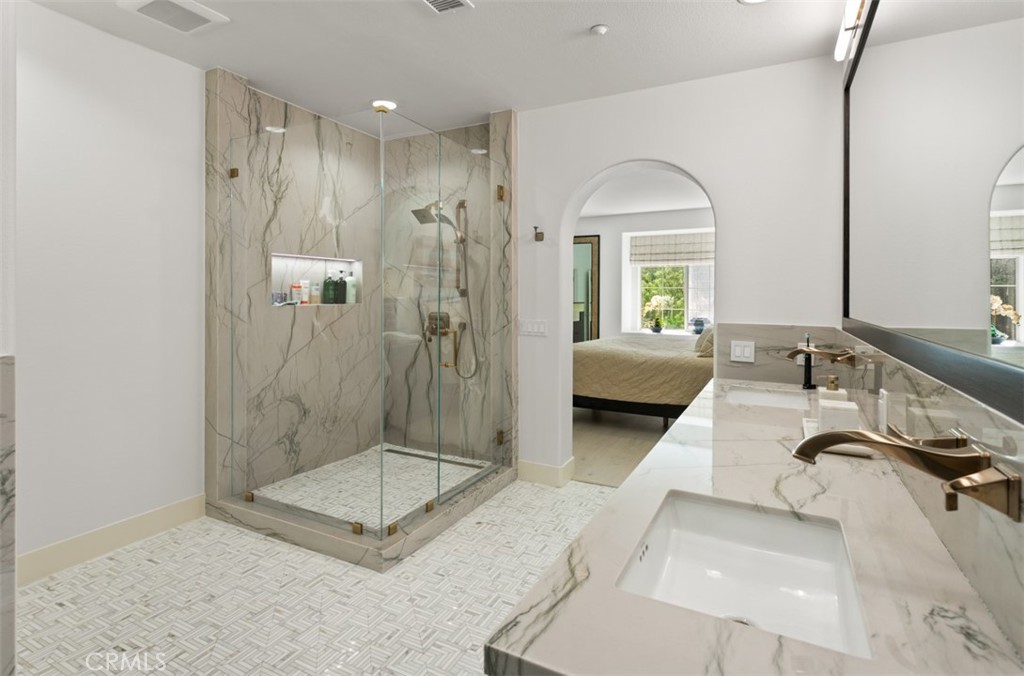 MLS #OC25243202 image #21